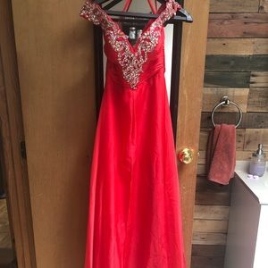 EUC Mac Duggal Evening Homecoming Formal Gown